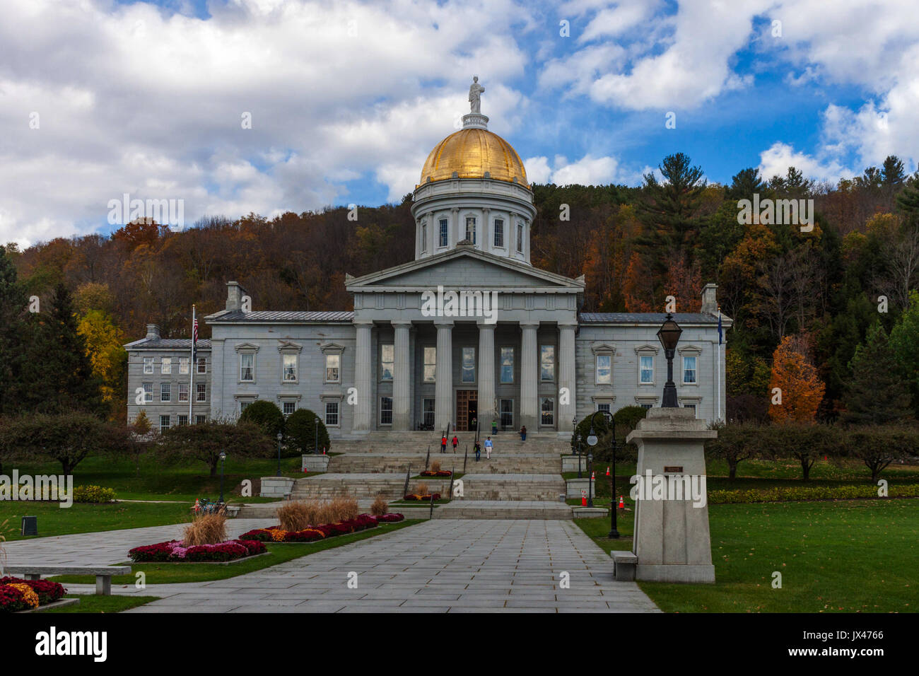 Vorderseite des Vermont State House, Montpelier, im Herbst. Von Thomas Silloway 1857 - 1858 entworfen, es war im Jahr 1859 belegt. Stockfoto