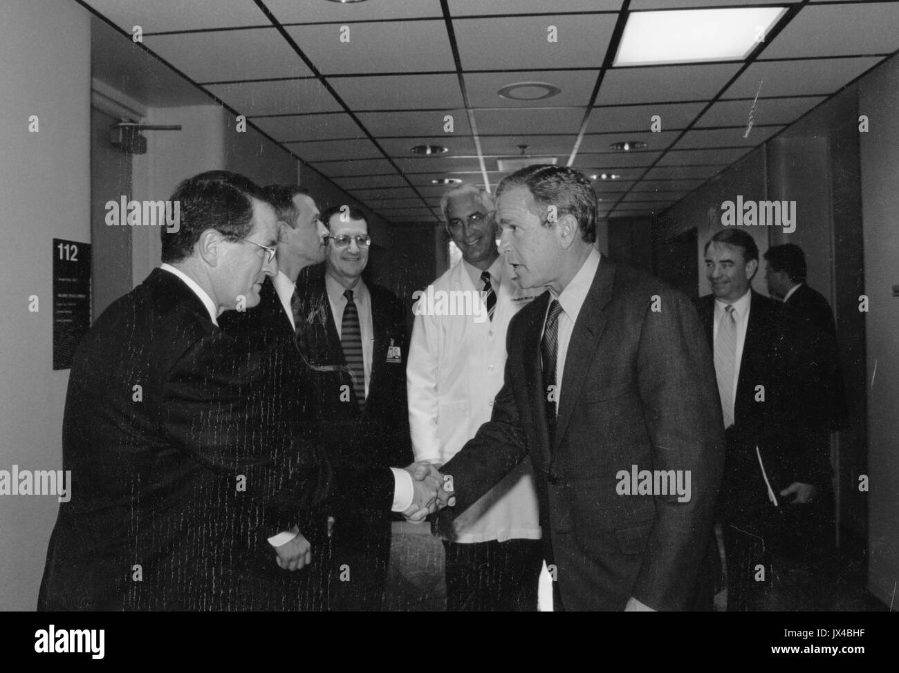William Randolph Brody, William Brody Händeschütteln mit George W Bush, 2001. Stockfoto