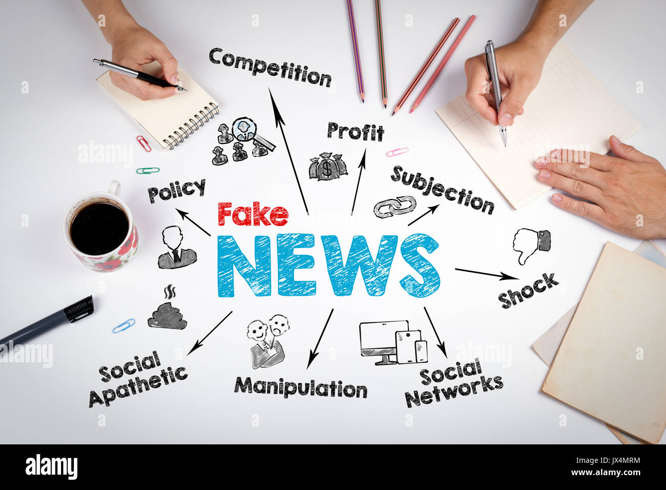 Gefälschte Nachrichten Konzept. Die Sitzung im Weißen office Tabelle. Stockfoto