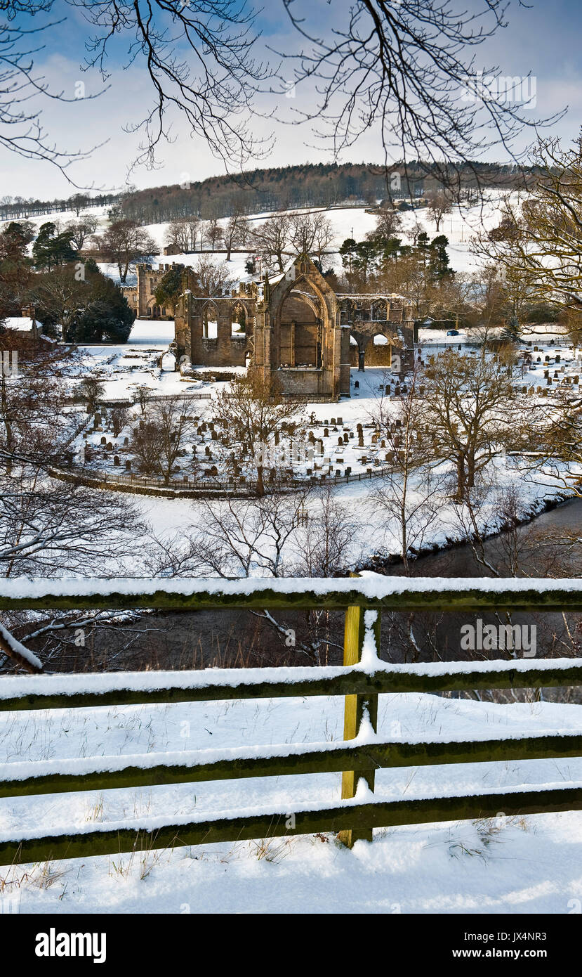 Bolton Abbey im Winter Stockfoto