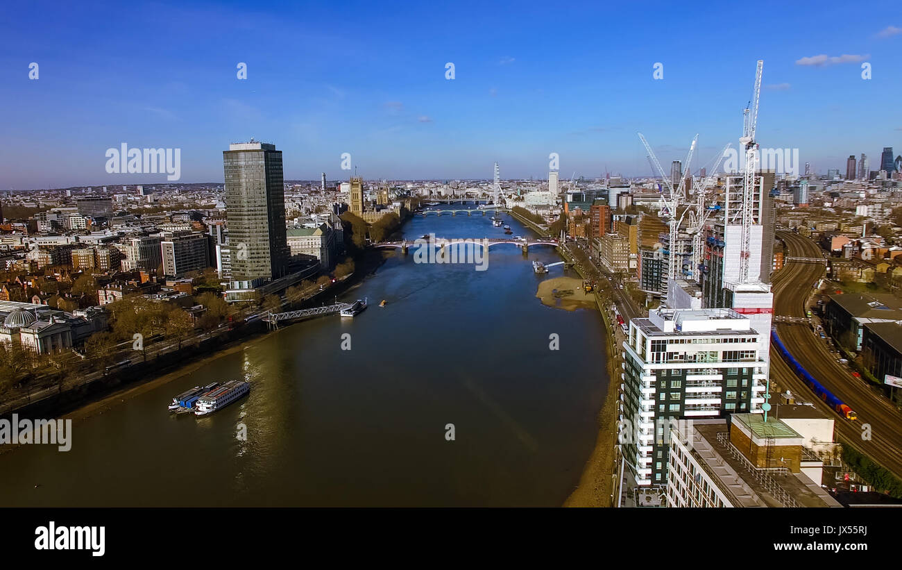 Luftaufnahme von Gebäude Entwicklung in Central London feat. Thames River Stockfoto
