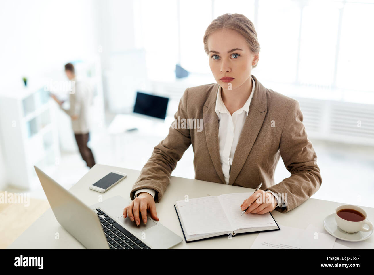 Portrait von eleganten weißen Arbeiter Stockfoto