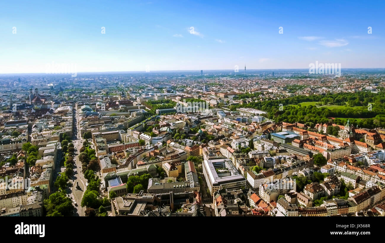 Luftaufnahme von über München Stadtbild Sehenswürdigkeiten in Deutschland fliegen Stockfoto