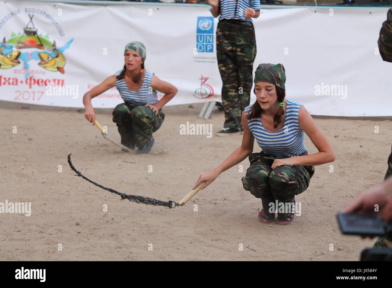 Leistung der militärischen-patriotischen Verein 'Patriot' auf traditionelle Festival "uxa Fest', August, 12,2017, Vileyka Meer, Weißrussland Stockfoto