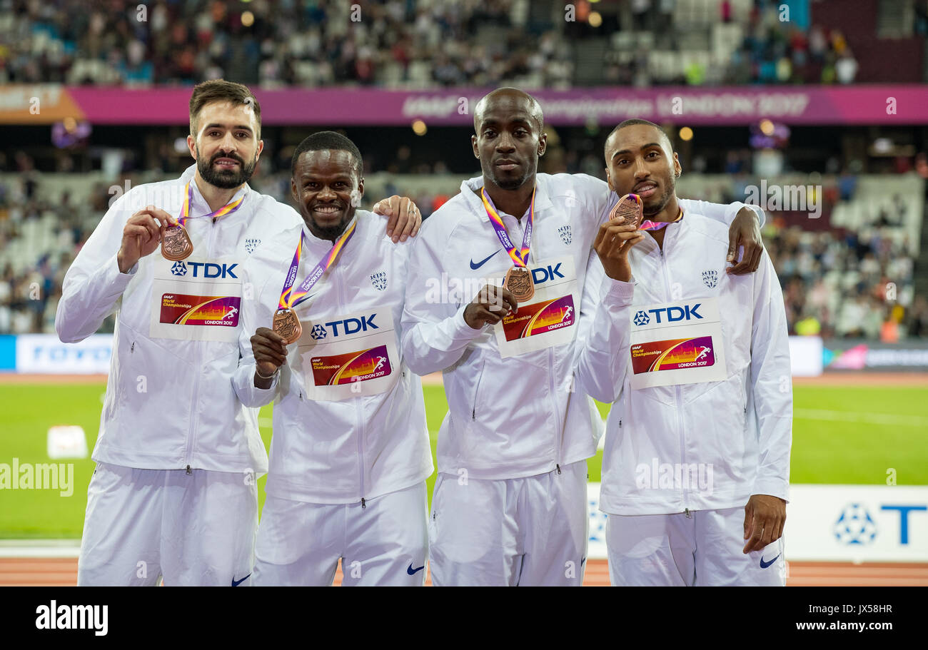 London, Großbritannien. 13 Aug, 2017. (L - r) Martyn ROONEY, Rabah YOUSIF, Dwayne COWAN & Matthew Hudson-Smith mit Bronze Medaillen stellen folgenden es 4x400 Meter Lauf am Vortag während der letzte Tag der IAAF Leichtathletik WM (Tag 10) bei den Olympischen Park, London, England am 13. August 2017. Foto von Andy Rowland/PRiME Media Bilder./Alamy leben Nachrichten Stockfoto