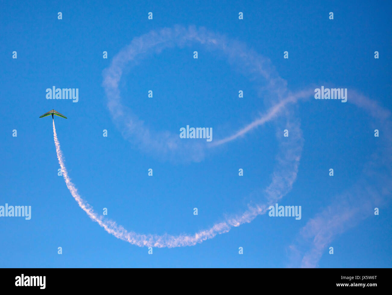 Einen Drachen aus der Royal Navy Ballon freigegeben, einem der 130 in der Morgendämmerung von Ashton Hof Park am 39th Bristol Balloon Fiesta 2017 gestartet Stockfoto