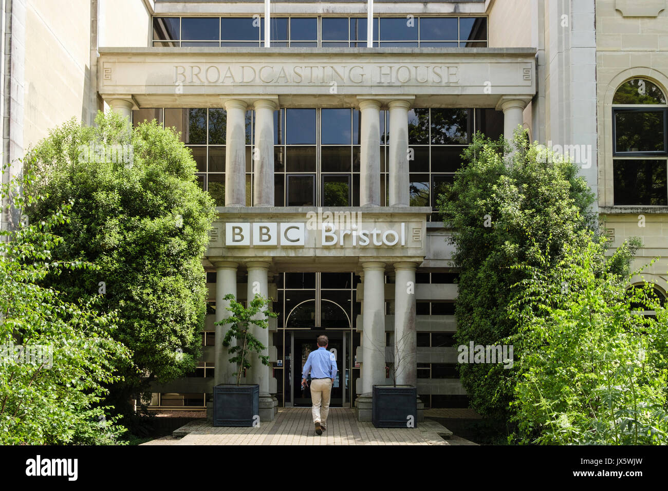 BBC Broadcasting House Eingangstür. Whiteladies Road, Bristol, Avon, England, Großbritannien, Großbritannien. Häuser der Natural History Unit. Stockfoto