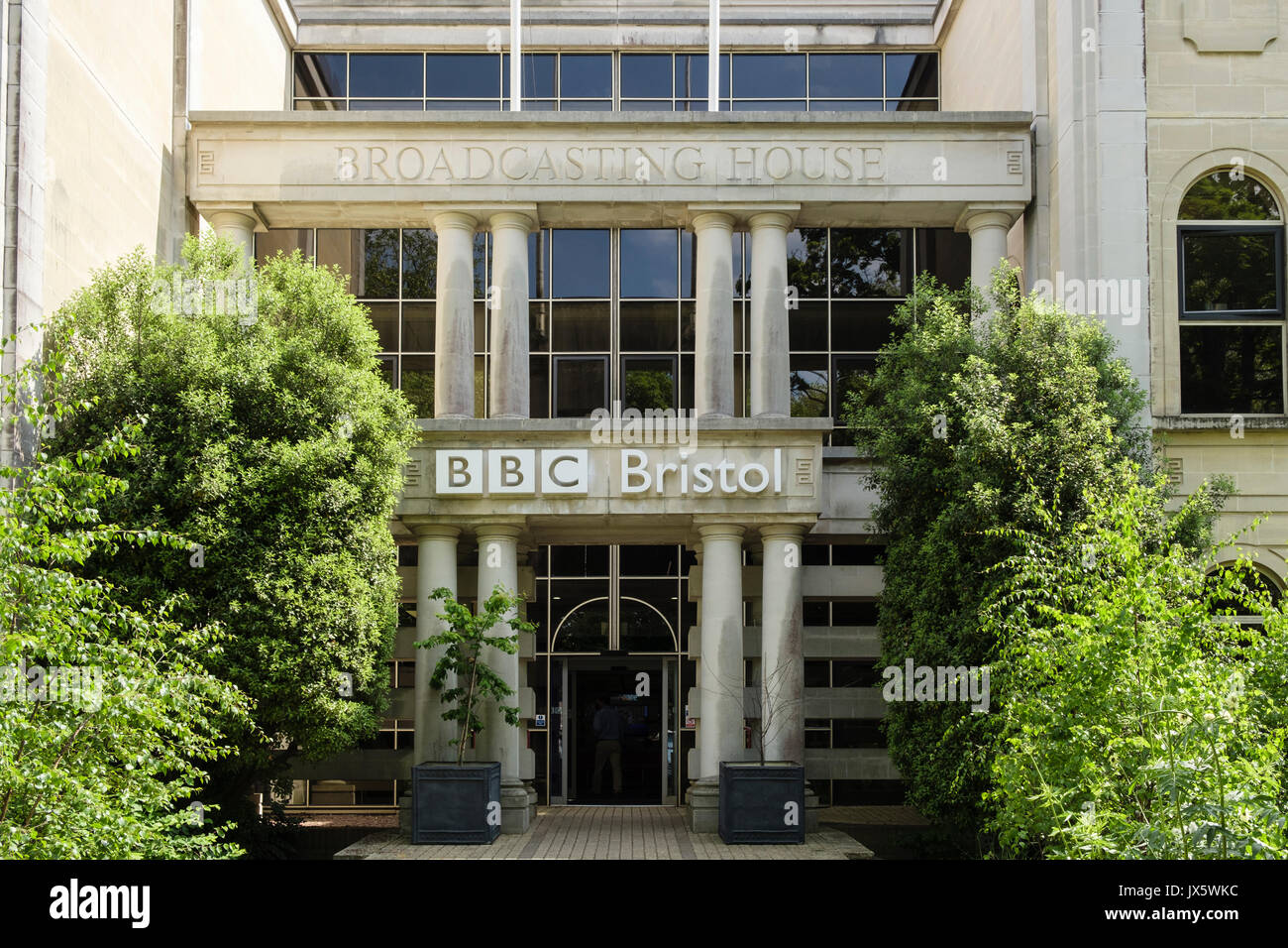 BBC Broadcasting House Eingangstür. Whiteladies Road, Bristol, Avon, England, Großbritannien, Großbritannien. Der Natural History Unit. Stockfoto