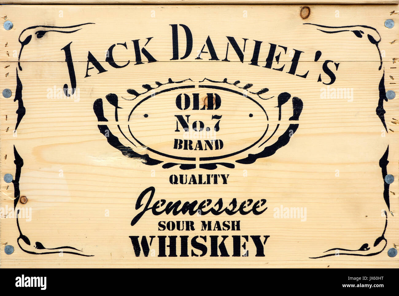 Schriftzug auf Holz whisky Kiste mit Jack Daniel's Whiskey alte Nr. 7, Marke der Nord Amerikanischen Tennessee Whisky, USA Stockfoto