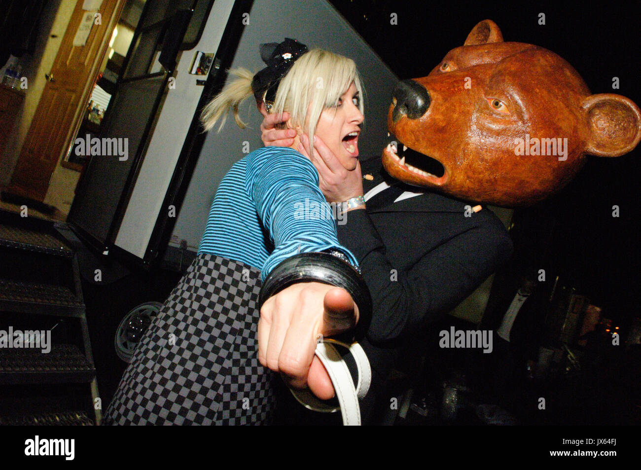 Schwedische alternative rock Gruppe Teddybears backstage 2. Jährliche LA wöchentliche Umweg Music Festival Oktober 6,2007 Los Angeles, Kalifornien. Stockfoto