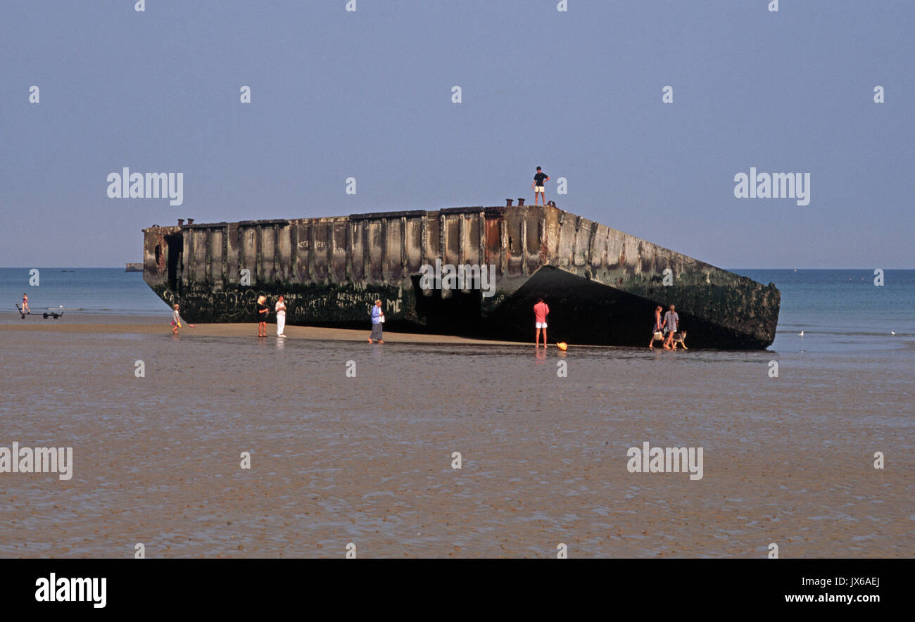 Venice Beach, Normandie, mit Resten von künstlichen Häfen, Mulberry Häfen, im Zweiten Weltkrieg, 6. Juni 1944 D-Day Landungen verwendet. Stockfoto