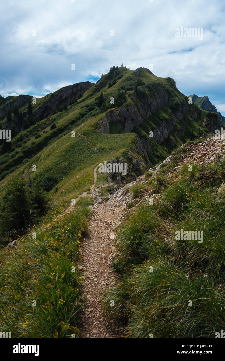 Wandern auf der Nagelfluhkette in den deutschen Alpen an einem Sonntag Nachmittag Stockfoto