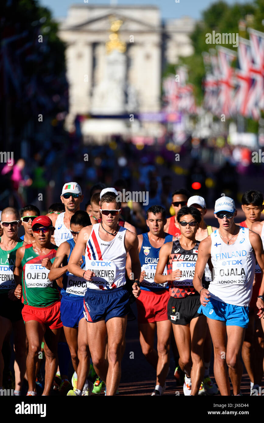 Athleten, die an der IAAF Leichtathletik-Weltmeisterschaft 50 km in der Mall teilnehmen, London, Großbritannien Stockfoto