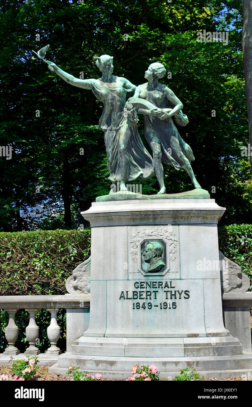 Brüssel, Belgien. Parc du Cinquantenaire/Jubelpark. Denkmal für General Albert Thys (1849-1915) Belgischer Geschäftsmann aktiv in der Entwicklung von t Stockfoto