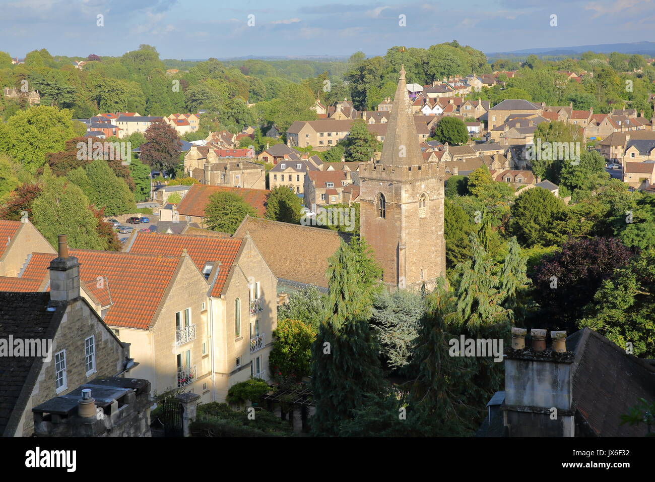 Blick auf die Stadt von Tory Nachbarschaft mit der Glockenturm der Kirche der Heiligen Dreifaltigkeit in Bradford on Avon, Großbritannien Stockfoto