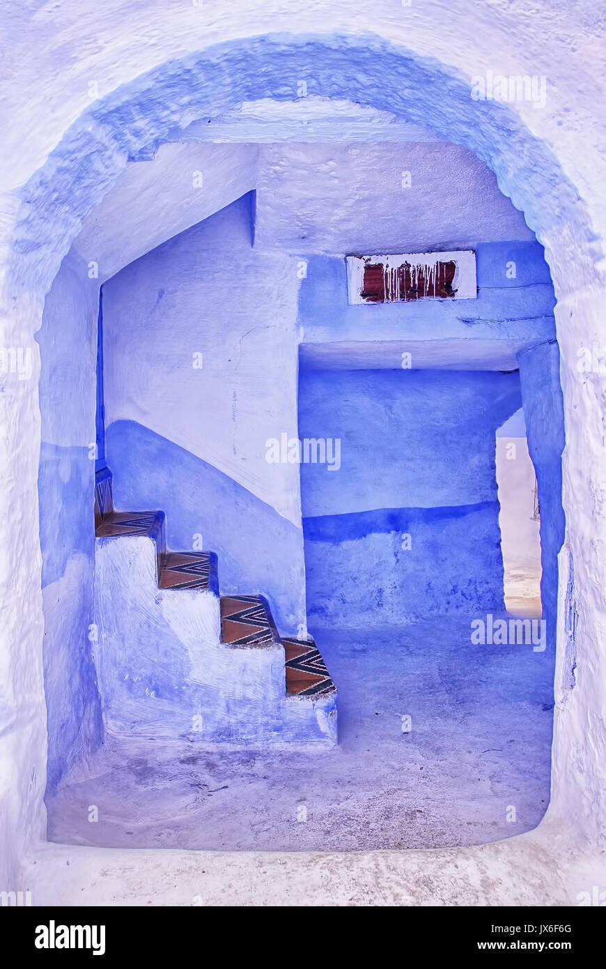 Eingang zu den traditionellen Blau lackiert Haus in der Altstadt von Chaouen, Marokko Stockfoto