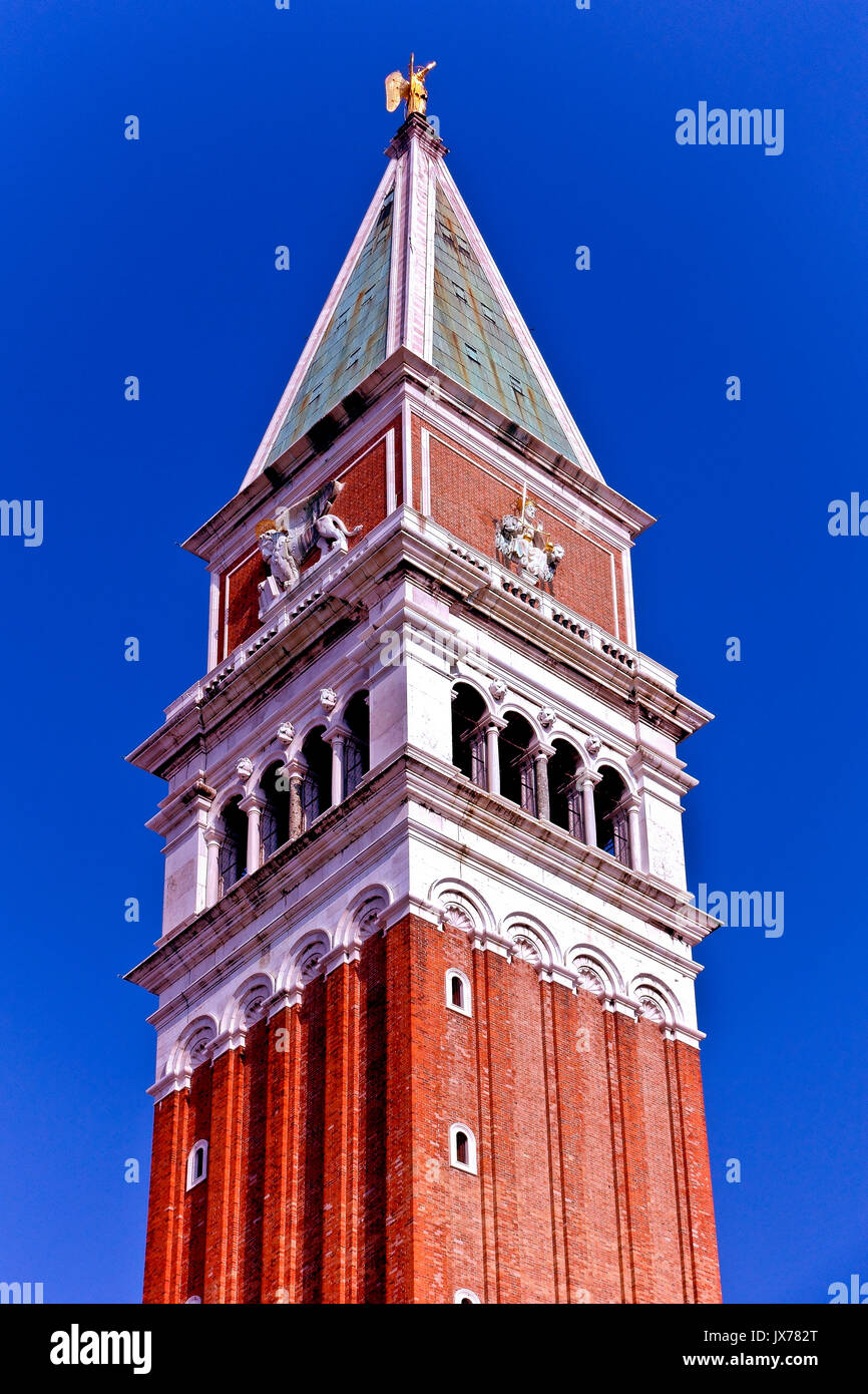 Der Campanile des Markusplatzes (Campanile di San Marco) ist der Glockenturm der Markusbasilika am Markusplatz. UNESCO. Venedig, Italien, Europa EU Stockfoto