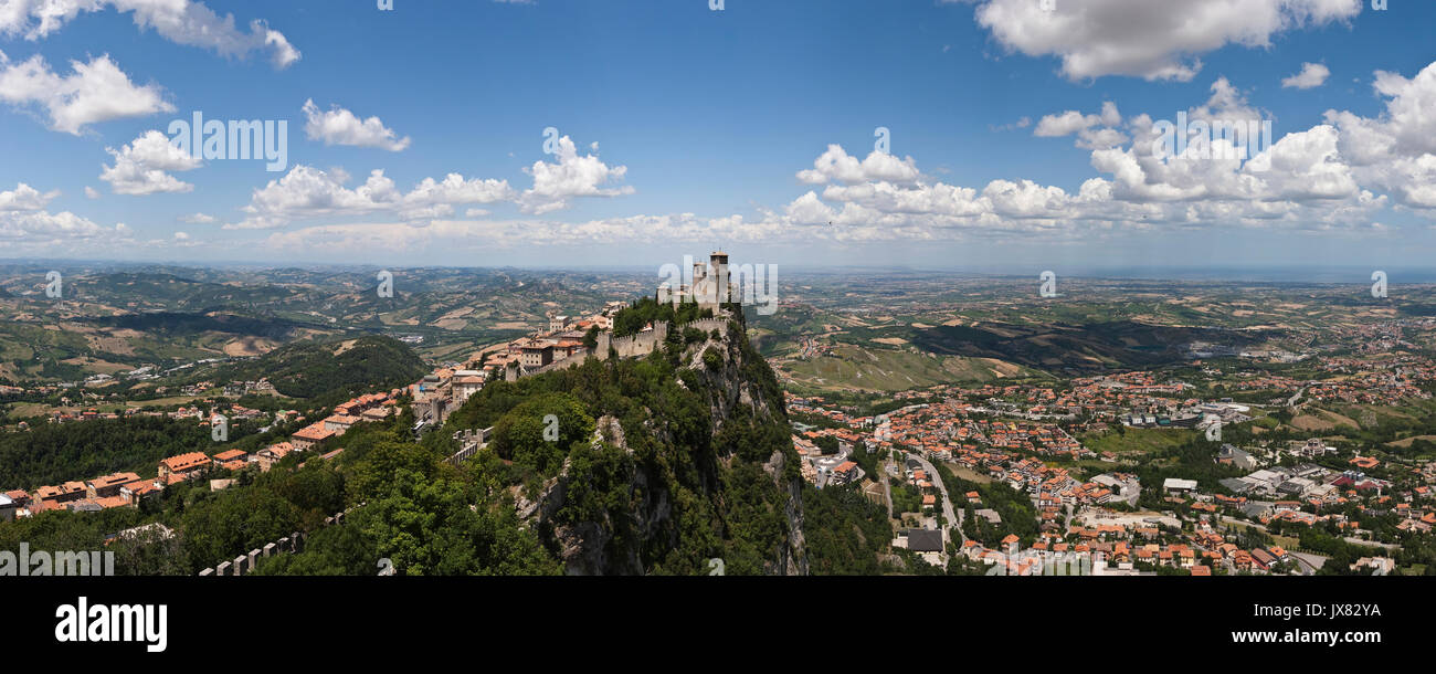 Panorama Aussicht auf die Festung San Marino Stockfoto