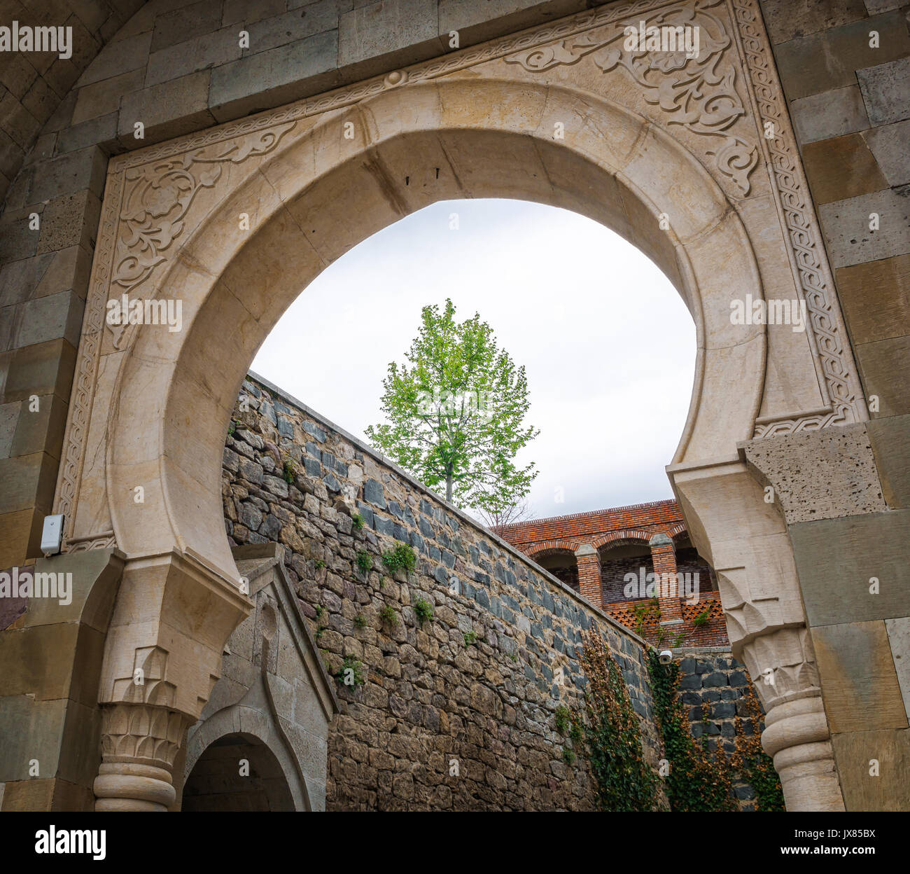 Blick auf den Arch Eingang auf Rabati Burganlage in Akhaltsikhe, Georgien Stockfoto