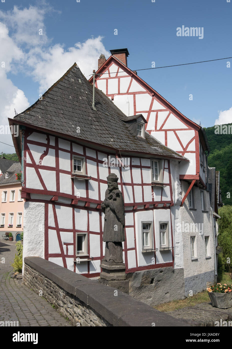 Traditionelles Fachwerk Häuser der Eifel, Monreal, Deutschland Stockfoto