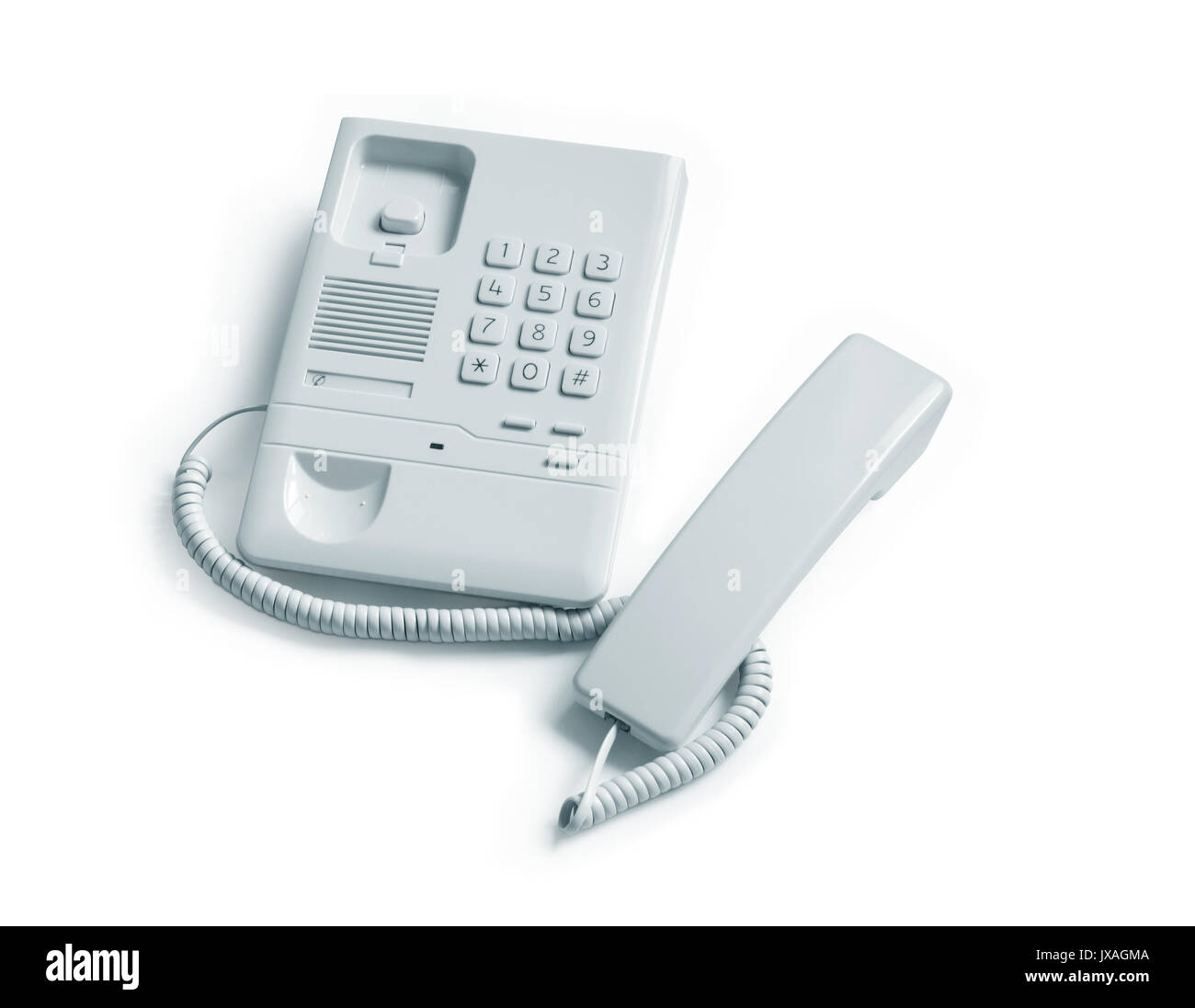 Gewöhnliche graue Telefon in der Nähe der Empfänger auf weißem Hintergrund. Mit Freistellungspfad isoliert Stockfoto
