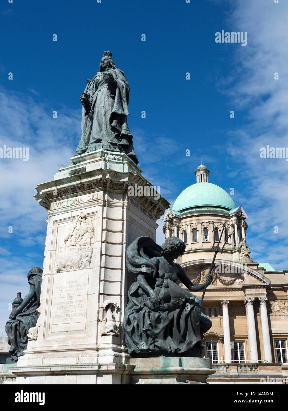 Queen Victoria Statue und Hull City Hall im Queen Victoria Square Rumpf Yorkshire England Stockfoto