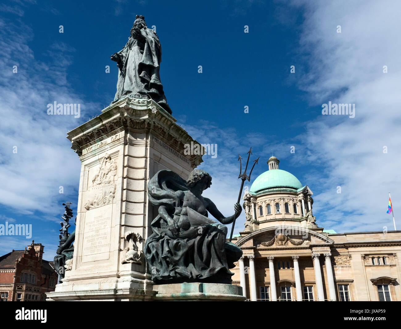 Queen Victoria Statue und Hull City Hall im Queen Victoria Square Rumpf Yorkshire England Stockfoto