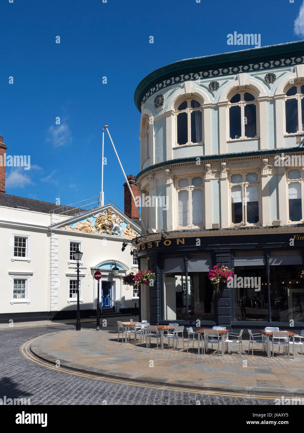 Das Kingston Publice House ist ein denkmalgeschütztes Gebäude der Klasse II und Trinity House Klasse I aufgeführt in Trinity Square Hull Yorkshire England Stockfoto