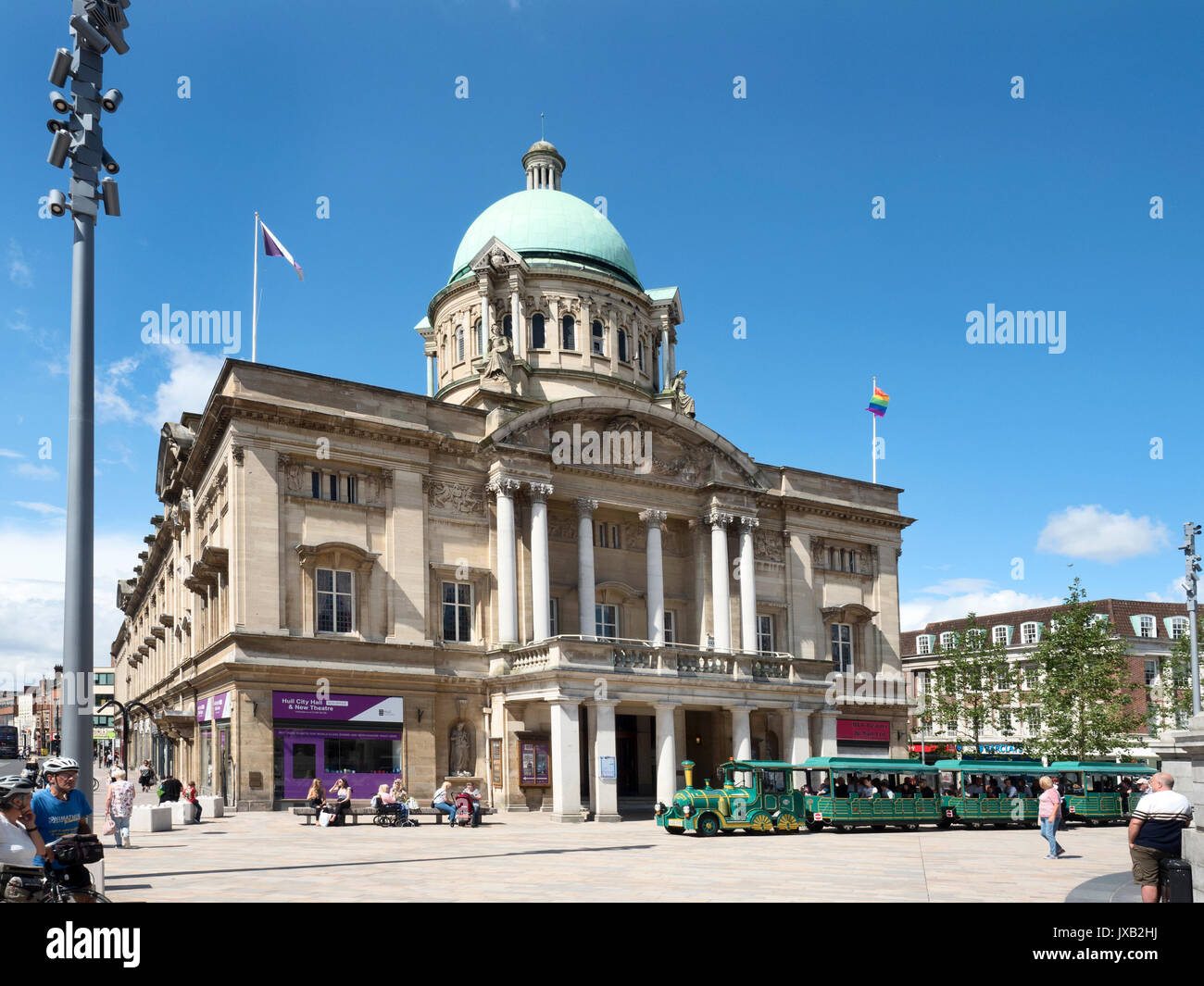 Land Zug bei Hull City Hall im Queen Victoria Square Rumpf Yorkshire England Stockfoto