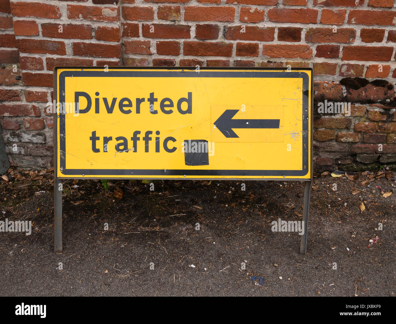 Umgeleitet Verkehrszeichen verwendet, um Verkehr zu vorübergehend umleiten um Straßenarbeiten Stockfoto