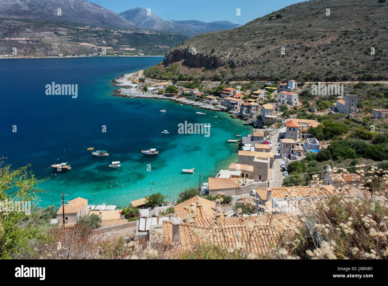 Limeni Village und Oitilo Bay in der Mani Halbinsel des Peloponnes, Griechenland Stockfoto