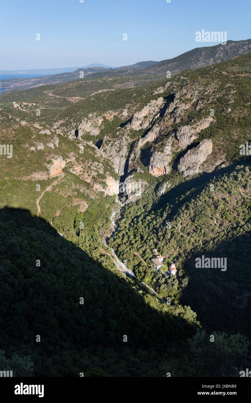 Sotiris Kloster tief im Viros Schlucht auf dem Peloponnes in Griechenland Stockfoto