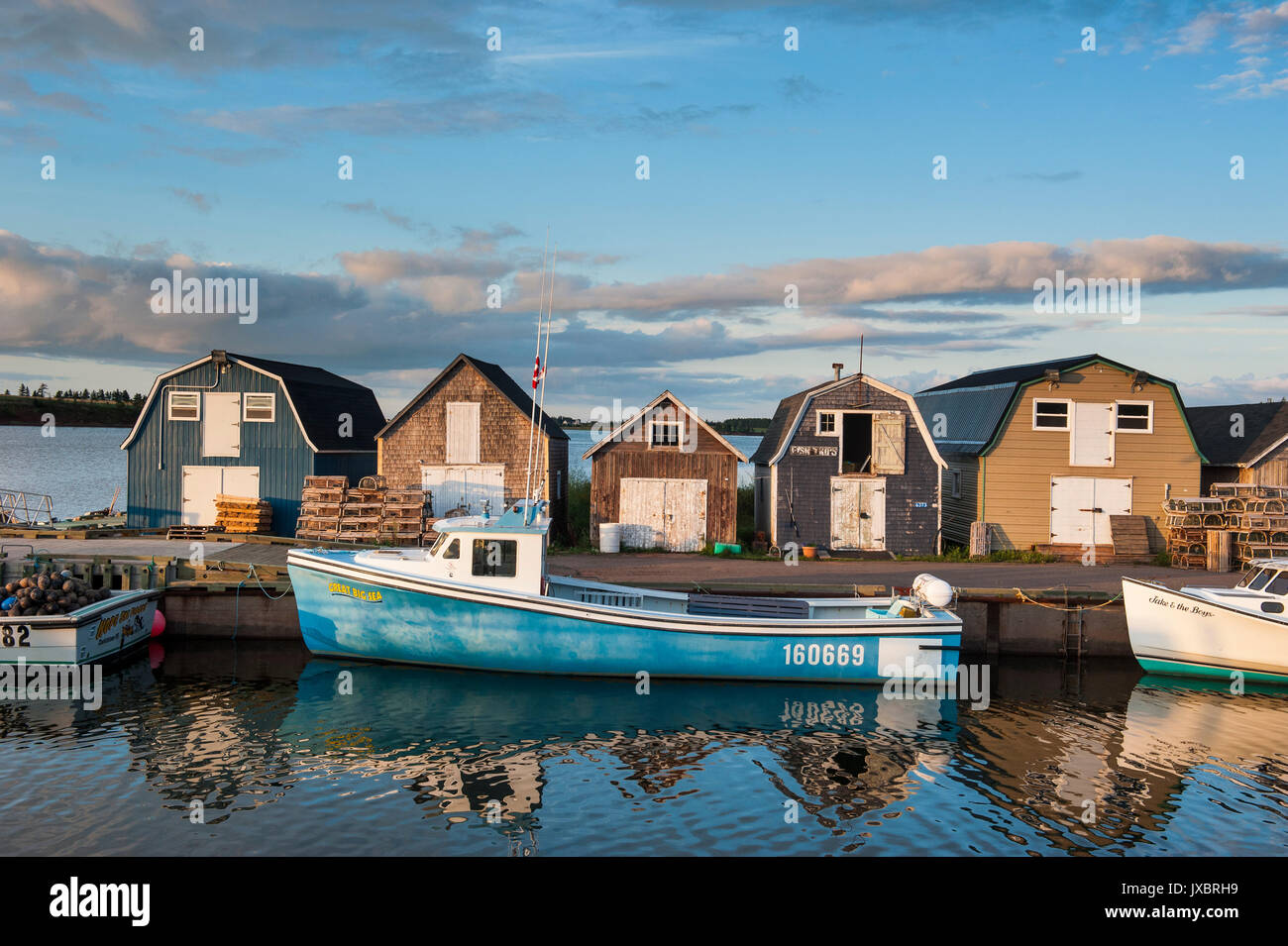 Kleines Fischerboot in Stanley Brücke, Hafen, Prince Edward Island, Kanada Stockfoto