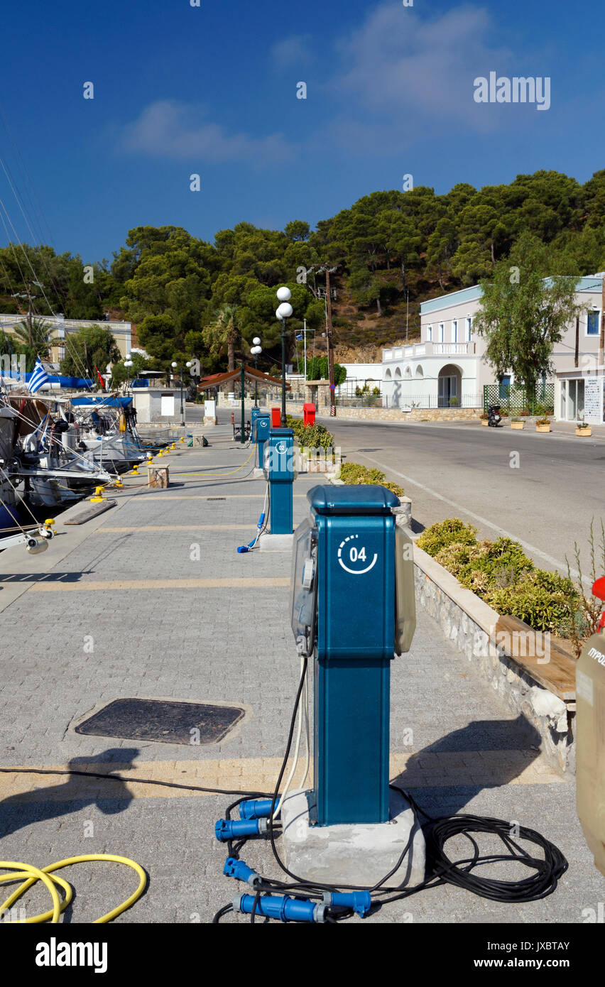 Strom Haken nach oben zeigt, Hafen von Lakki Lakki, Leros, Dodekanes, Griechenland. Stockfoto