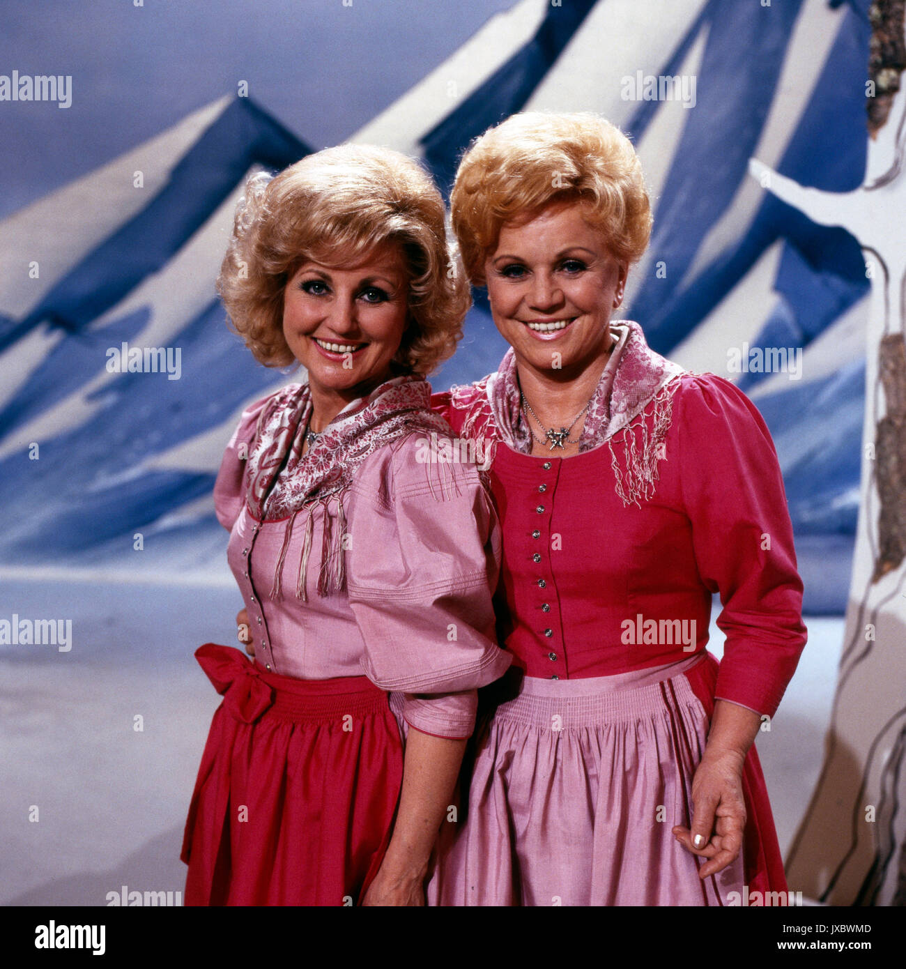 Die deutsche Moderatorin und volkstümliche Sängerin Maria Hellwig, Deutschland 1980er Jahre. Deutsche Moderatorin und Folklore Sängerin Maria Hellwig, Deutschland der 80er Jahre. Stockfoto
