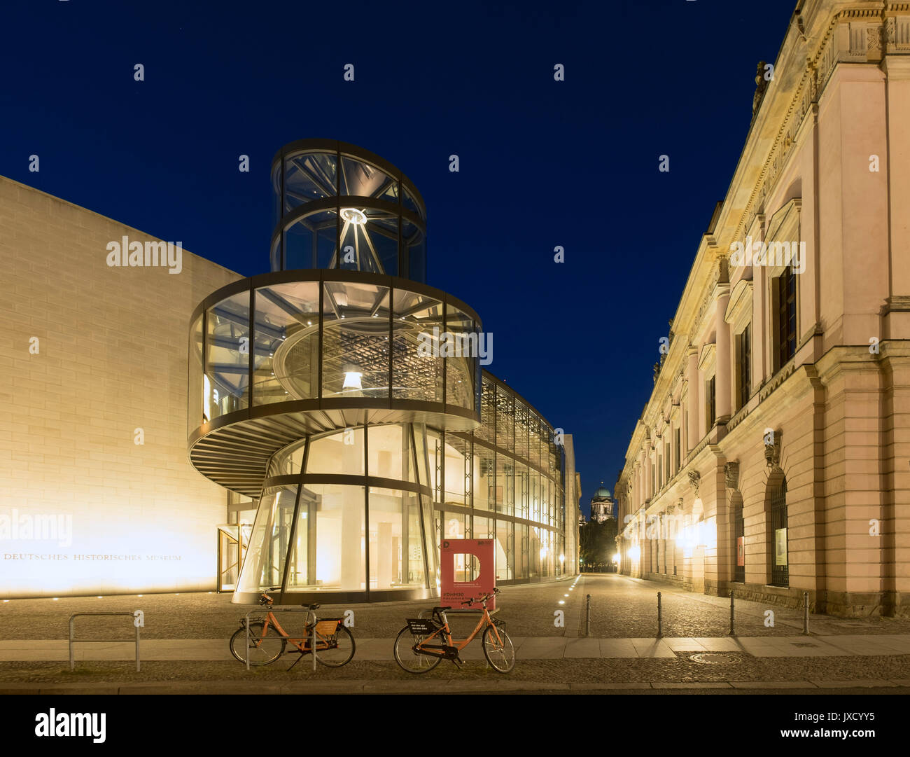 Nacht Blick auf die IM Pei moderne Erweiterung des Deutschen Historischen Museums (Deutsches Historisches Museum), Berlin, Deutschland Stockfoto