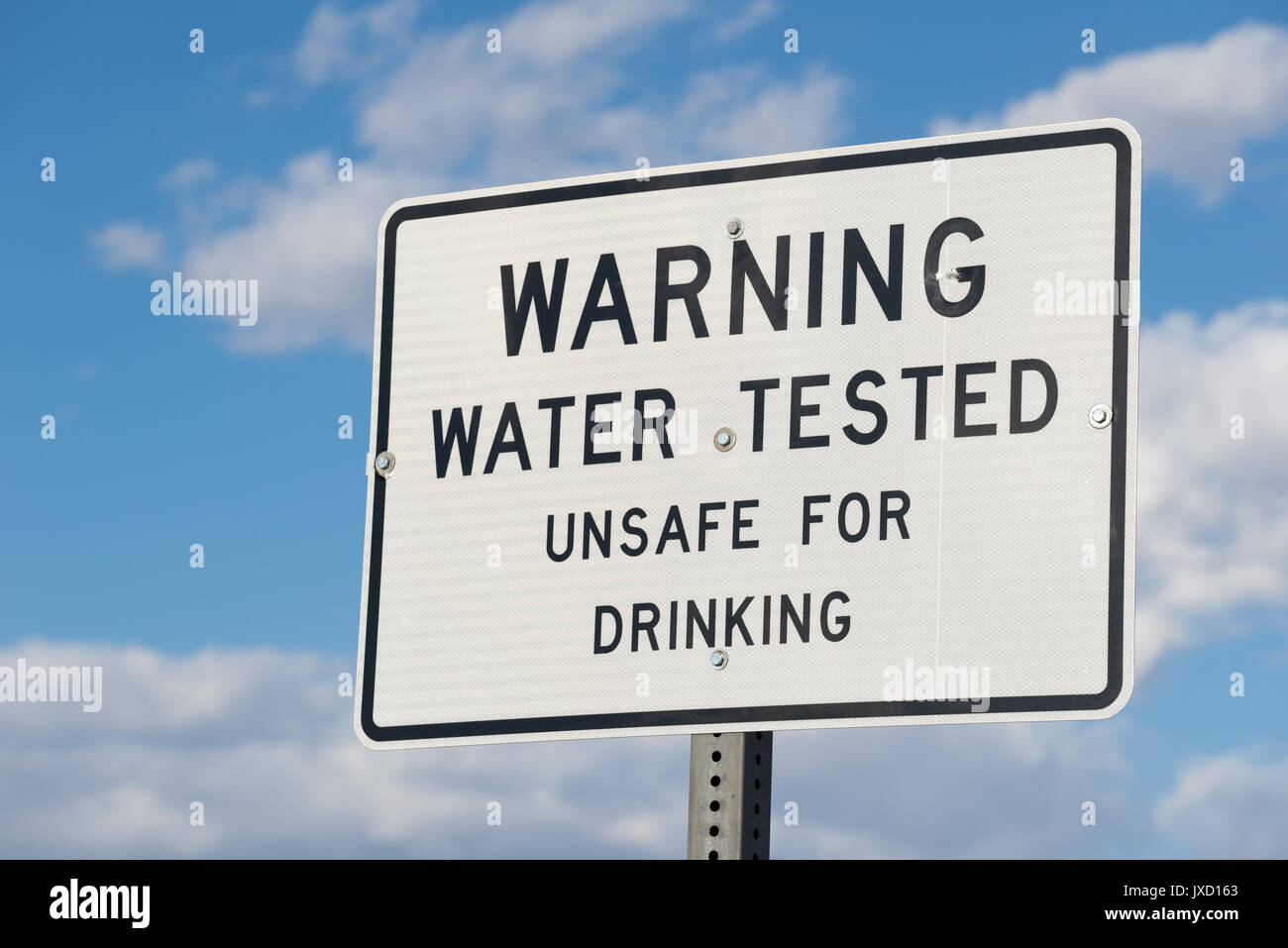 Anmelden Warnung vor unsicheren Trinkwasser Saulsbury Rastplatz am US-Highway 6 in Nevada. Stockfoto
