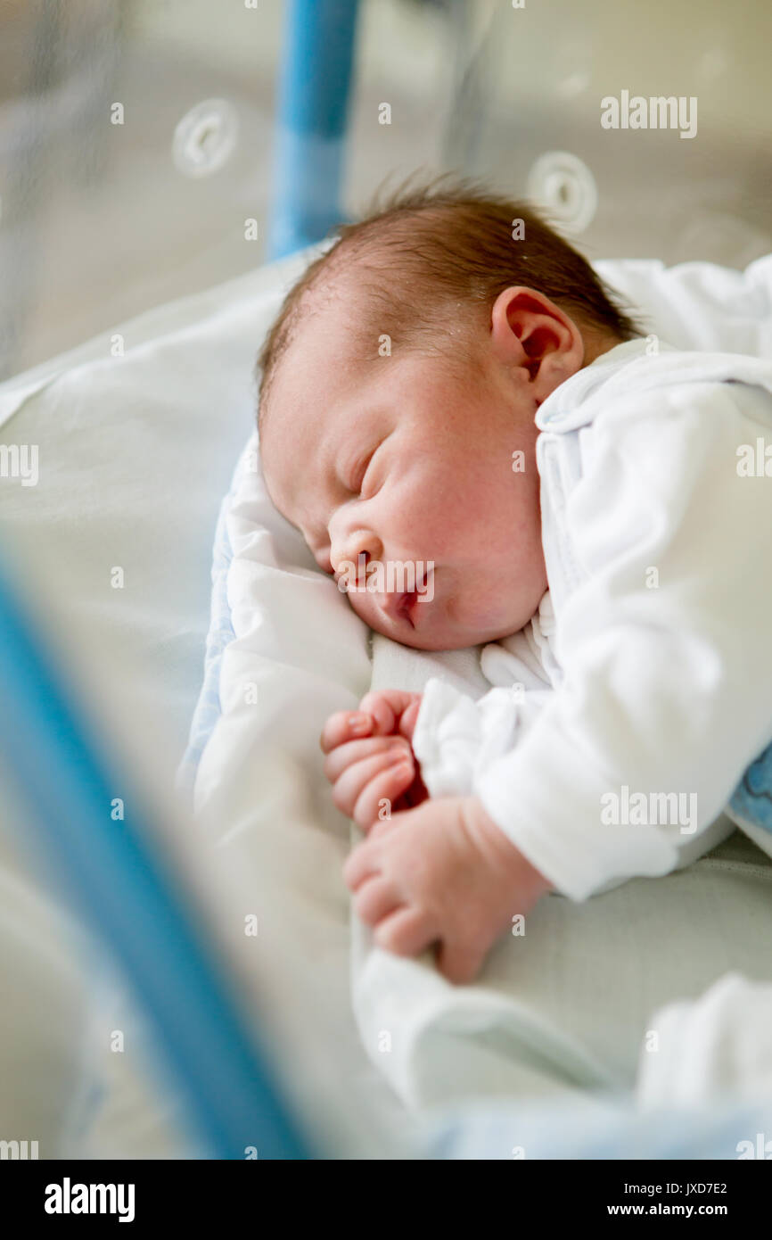 Baby Newborn Incubator Stockfotos und -bilder Kaufen - Alamy