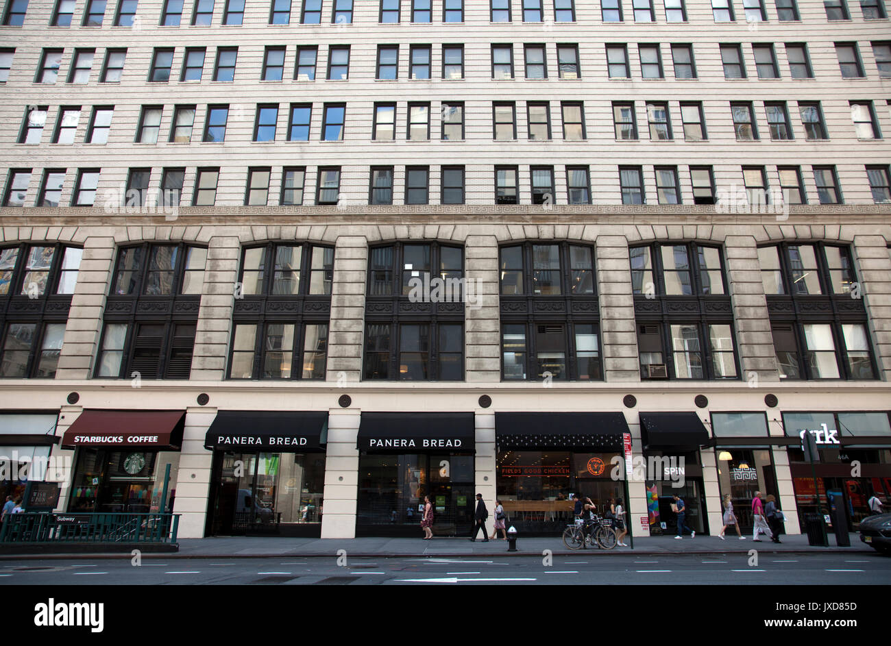 Geschäfte entlang der Lexington Avenue in New York - USA Stockfoto