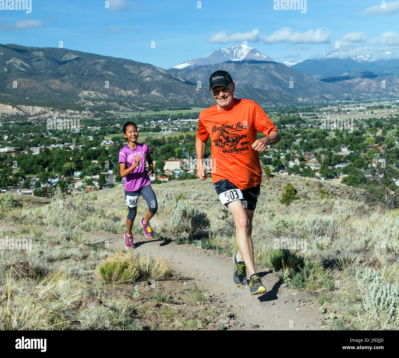 Männlichen und weiblichen Läufern konkurrieren in der Fibark Festival Trail Run; Salida, Colorado, USA Stockfoto
