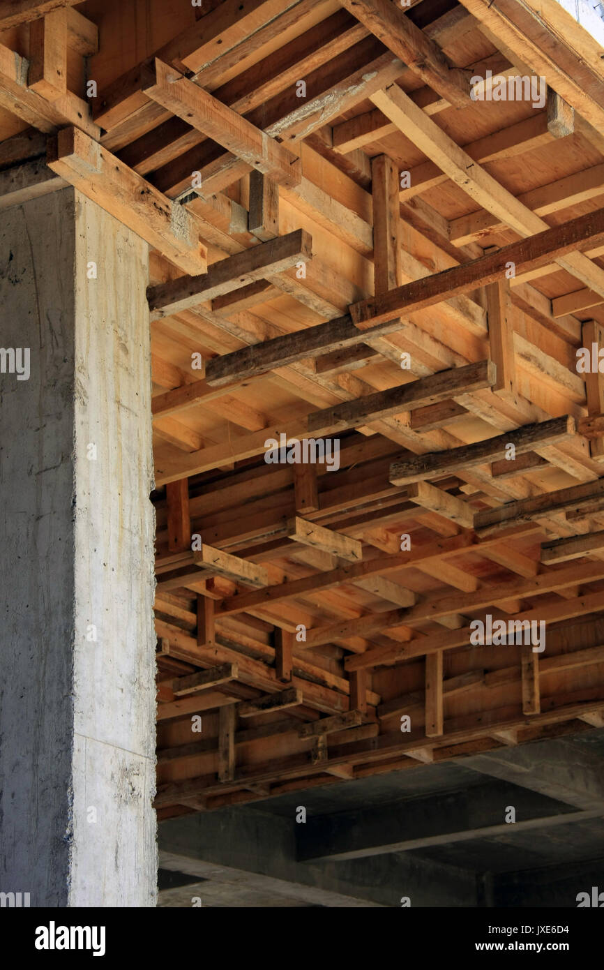 Bambus/Holz sonstruction Website in Bali, Indonesien - Schnittholz Schalung Stockfoto
