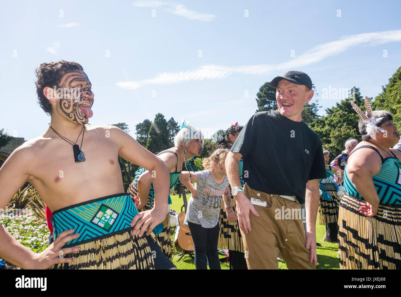Maori Tänzer aus Neuseeland Durchführung der Haka in Billingham internationale Folklore Festival. Großbritannien Stockfoto
