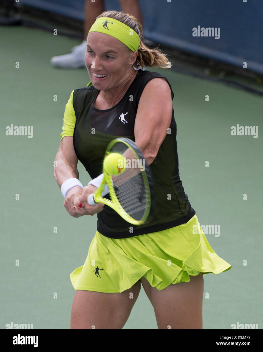 Cincinnati, USA. 16 August, 2017. Ohio, USA. 16 Aug, 2017. Svetlana Kuznetsova (RUS) besiegt Yulia Putintseva (KAZ) 6-3, 6-4, am Westlichen und Südlichen Öffnen bei Lindner Family Tennis Center in Mason, Ohio gespielt wird. Credit: Cal Sport Media/Alamy Live News Credit: Cal Sport Media/Alamy leben Nachrichten Stockfoto