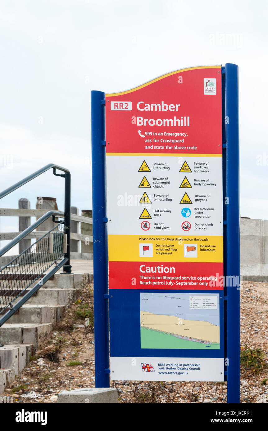 Ein Warnhinweis bei Camber Sands in East Sussex. Stockfoto