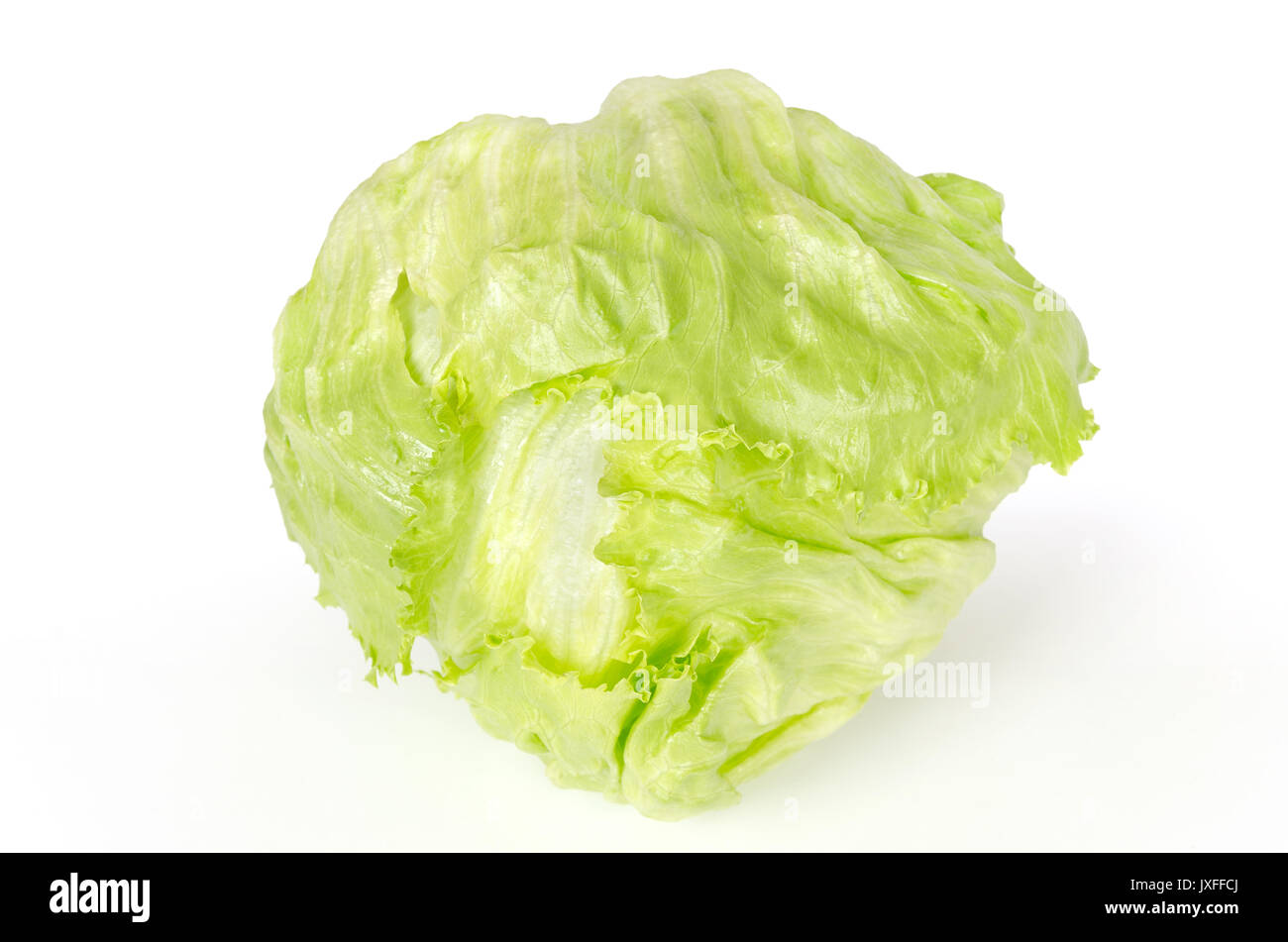 Eisbergsalat Vorderansicht auf weißem Hintergrund. Auch crisphead, einen frischen grünen Salat. Manchmal Kopfsalat genannt. Foto. Stockfoto