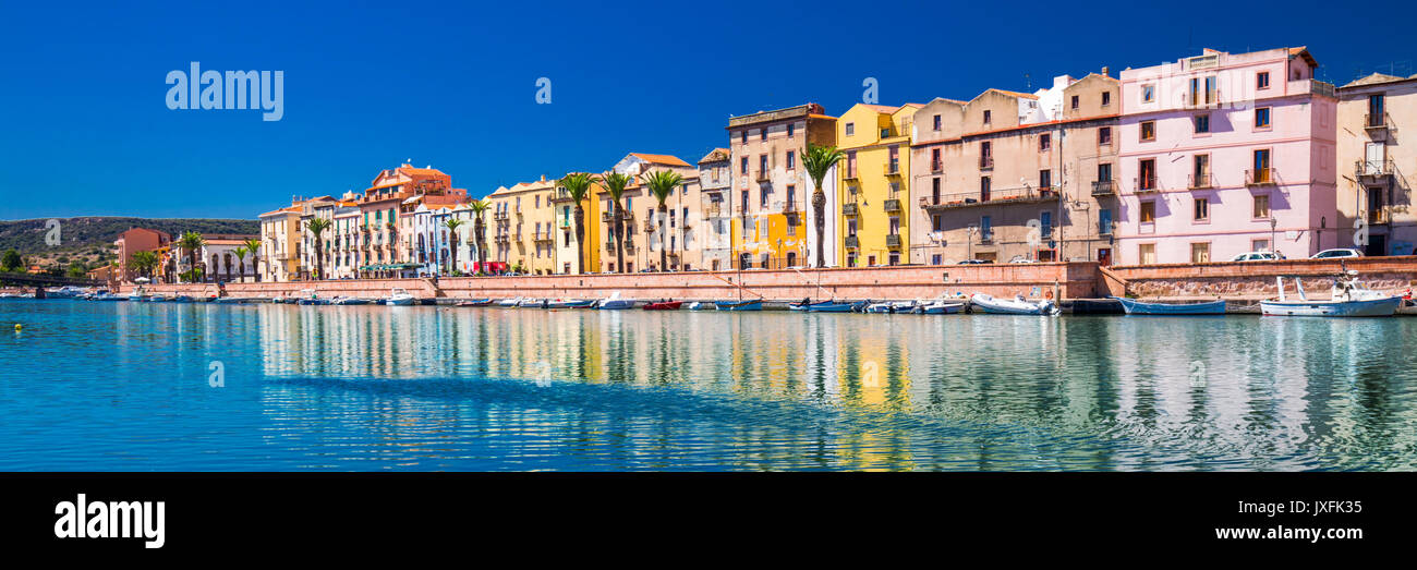 Bosa Altstadt mit bunten Häusern und Fiume Fluss Temo, Sardinien, Italien, Europa. Stockfoto