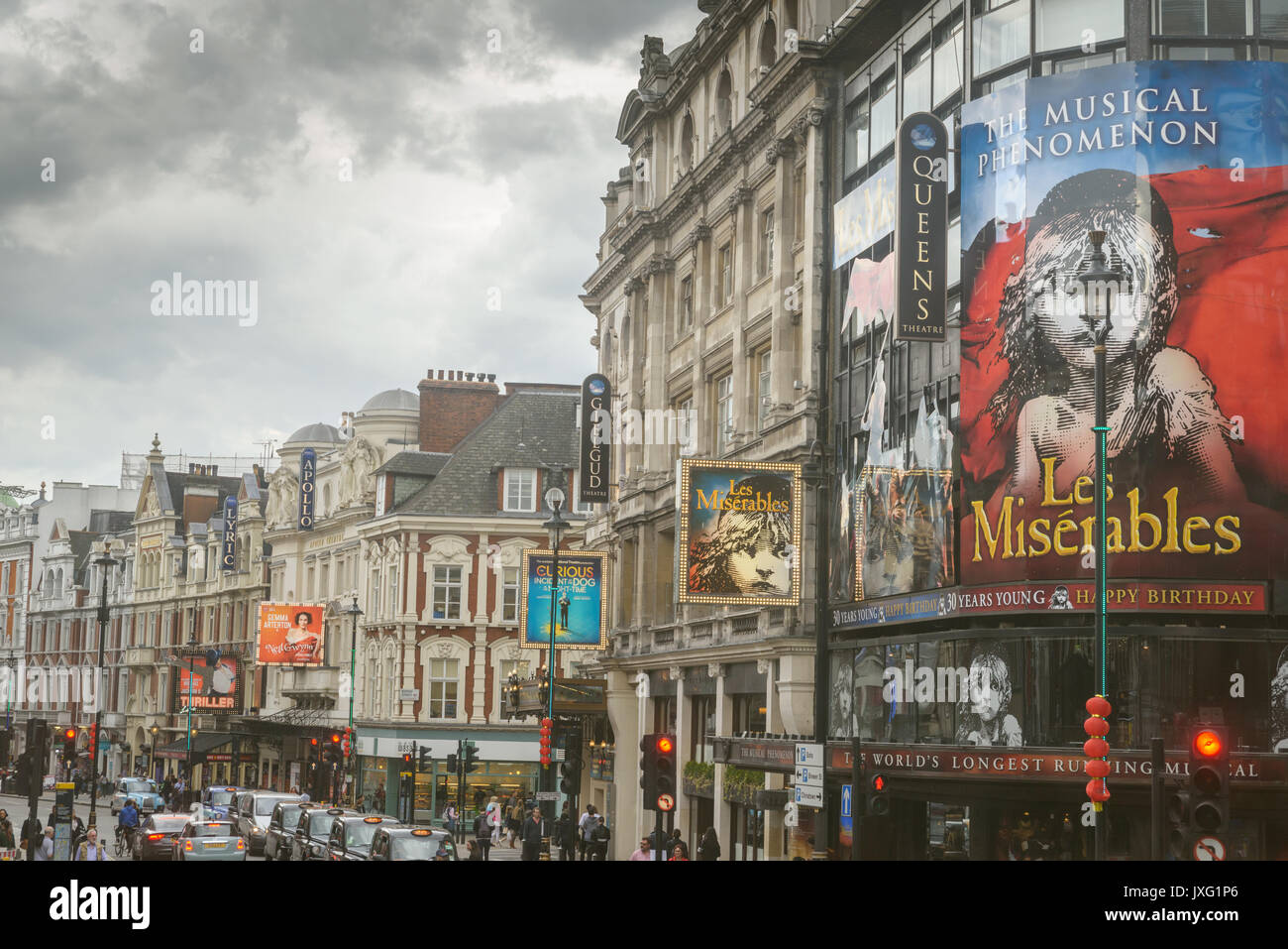 Shaftesbury Avenue - Theater District in West-End von London, England Stockfoto