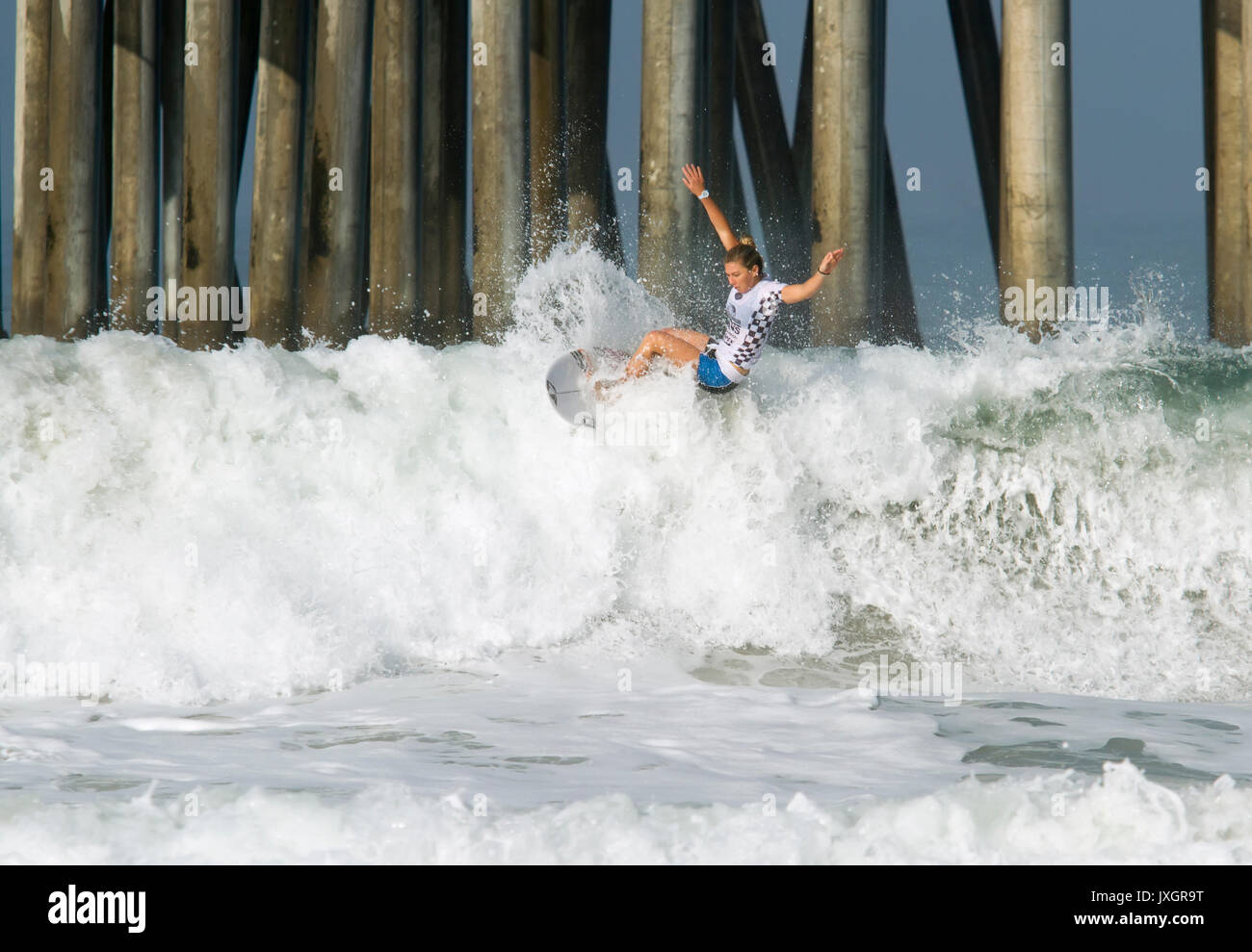 Pro weiblichen surfer Coco Ho fertigen gleich den dritten Platz in der 2017 VANS US Open Surfen Stockfoto