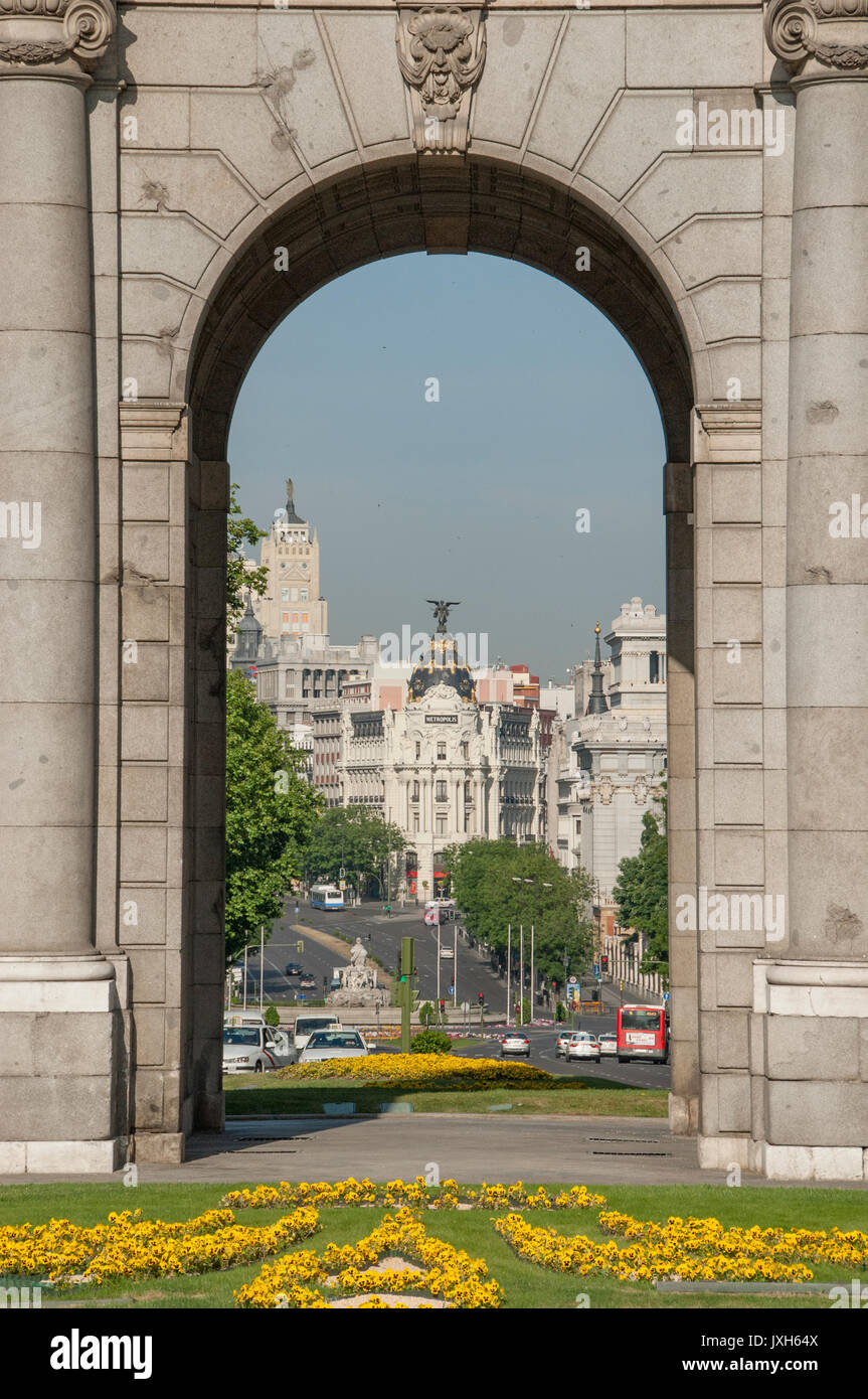 Blick durch Puerto de Cibeles, Madrid, Spanien Stockfoto