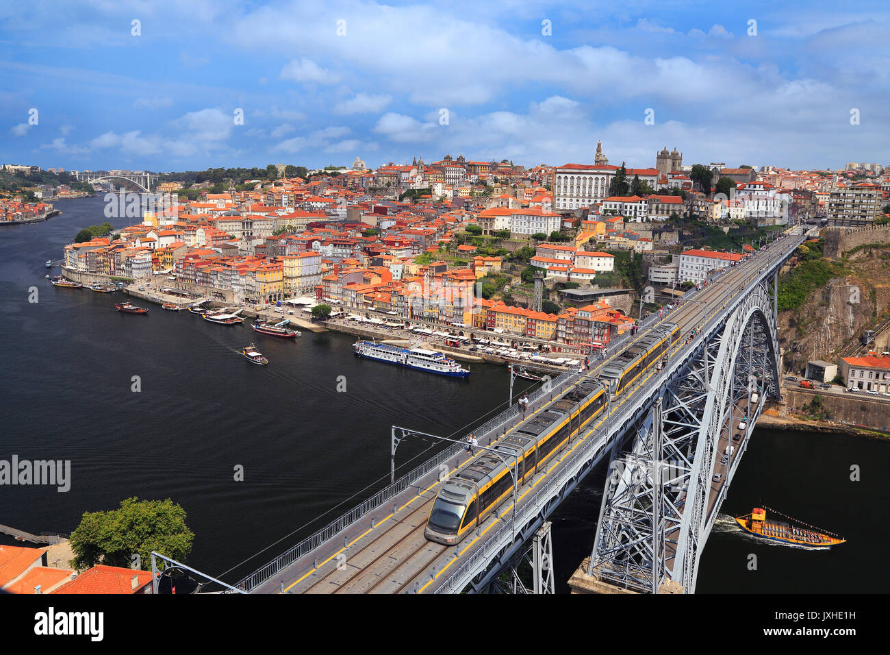 Porto Skyline, Dom Luis I Brücke und den Fluss Douro in Portugal Stockfoto